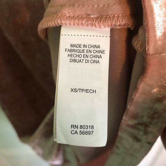 Lucky Brand Pink Crushed Velvet Cold Shoulder Top Embroidered Straps - Size XS - Picture 3 of 7